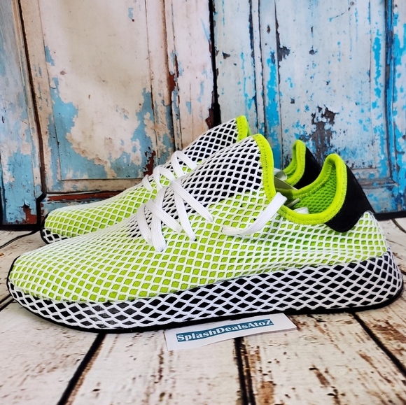 deerupt running shoes